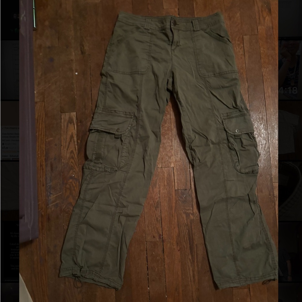GARAGE DENIM
garage army green cargo pants 
Women’s green cargo pants